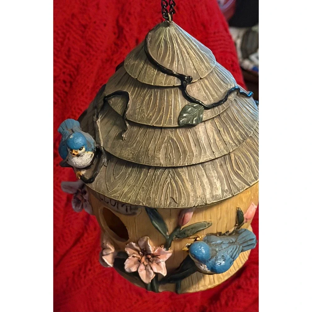 Rustic Resin Hanging Birdhouse Bluebirds Pink Lilies Welcome Sign Garden Decor